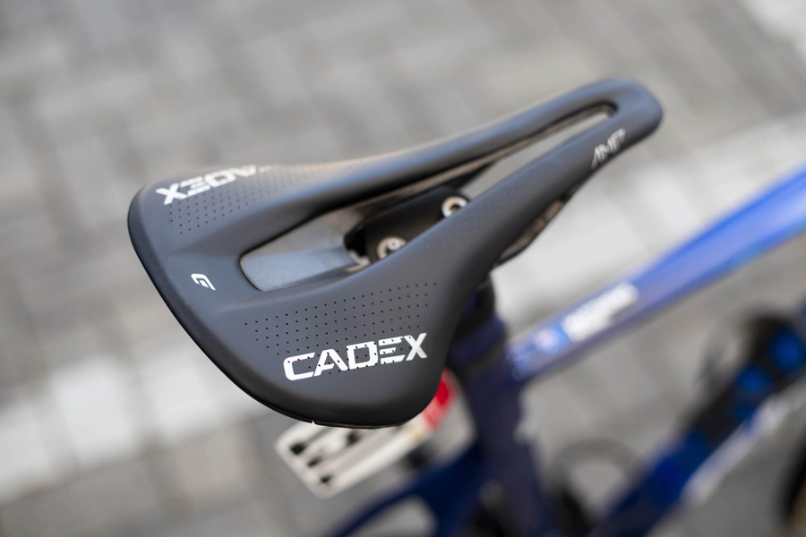 イデン＆ブルンメンフェルトをサポートする【CADEX】の新型サドル