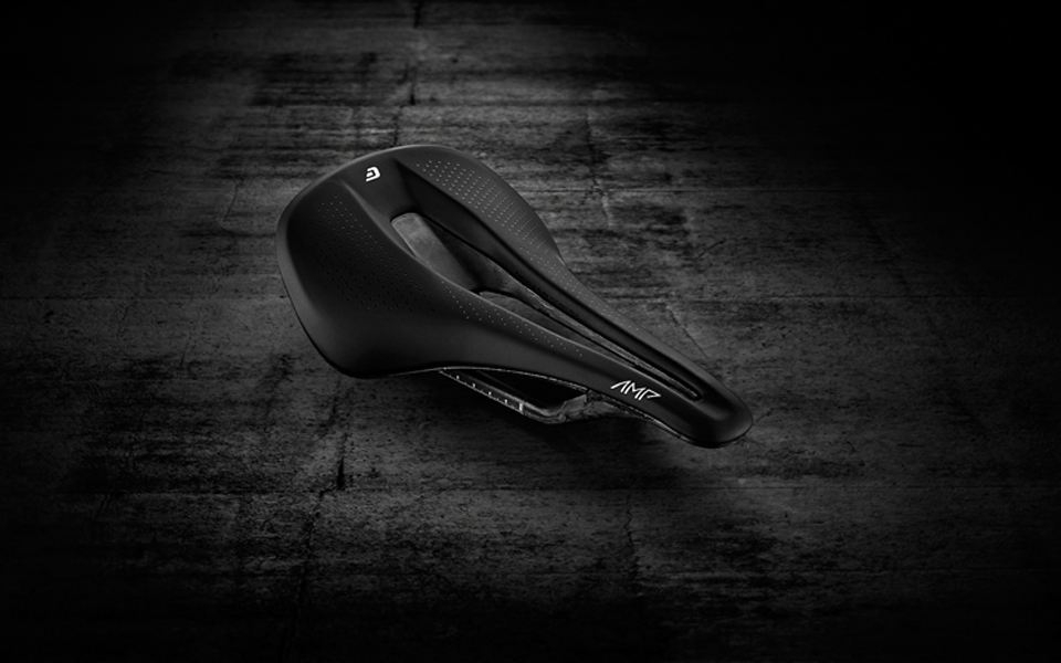 イデン＆ブルンメンフェルトをサポートする【CADEX】の新型サドル