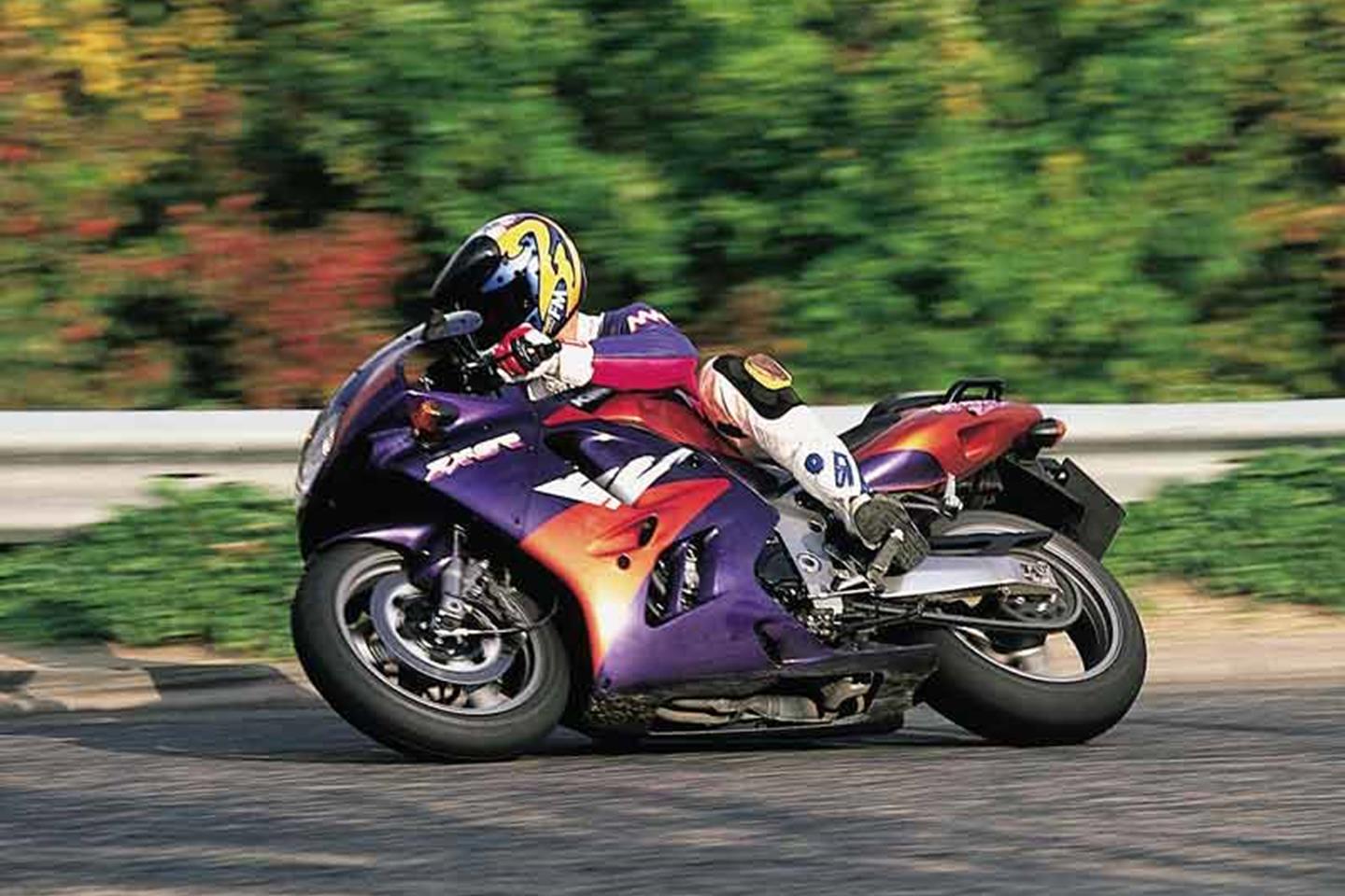 Kawasaki ZX9R (1994-2002) Review | Speed, Specs & Prices