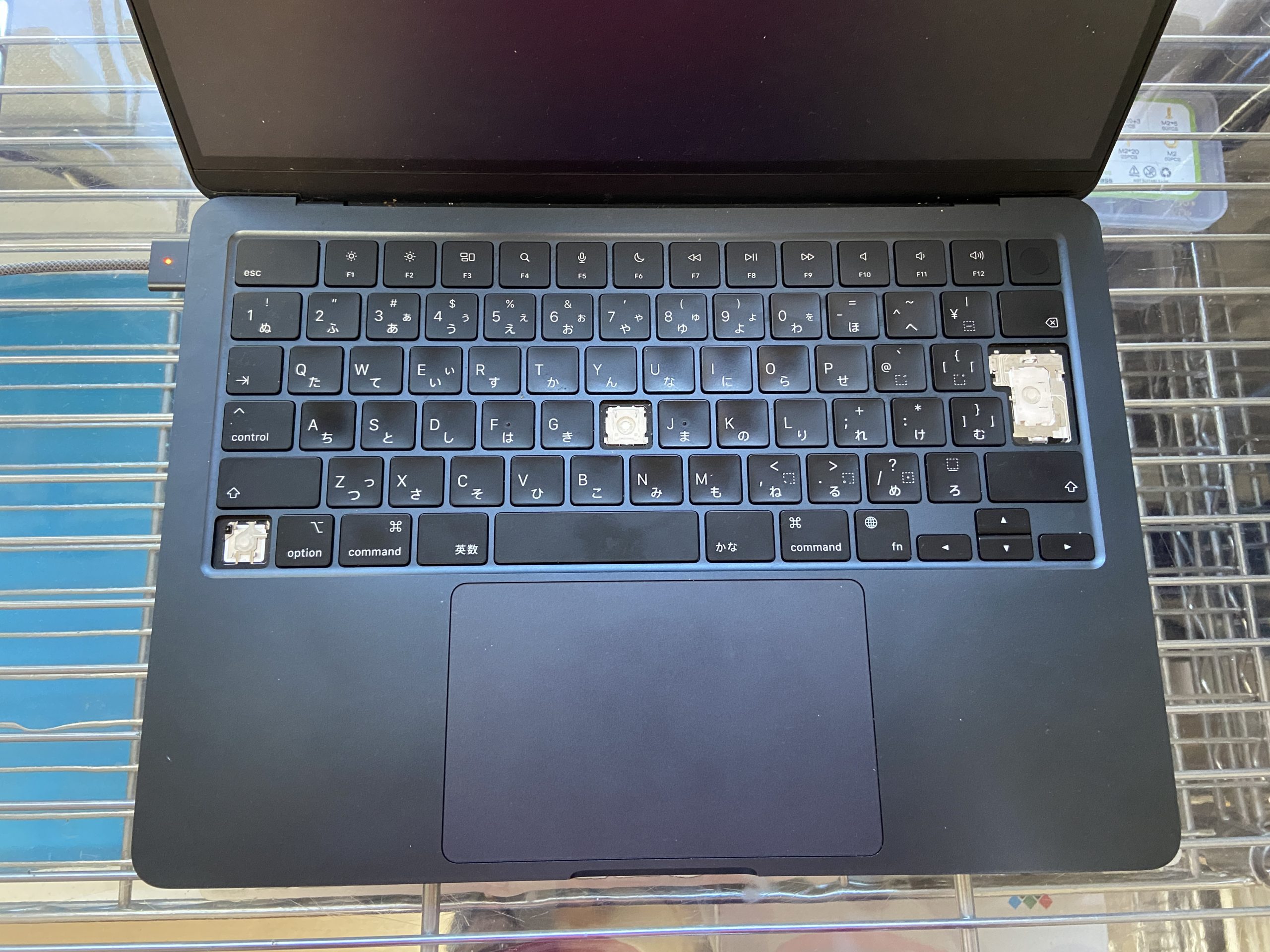 液体こぼし】MacBook Air (M2, 2022)‎モデルのキーボード交換修理