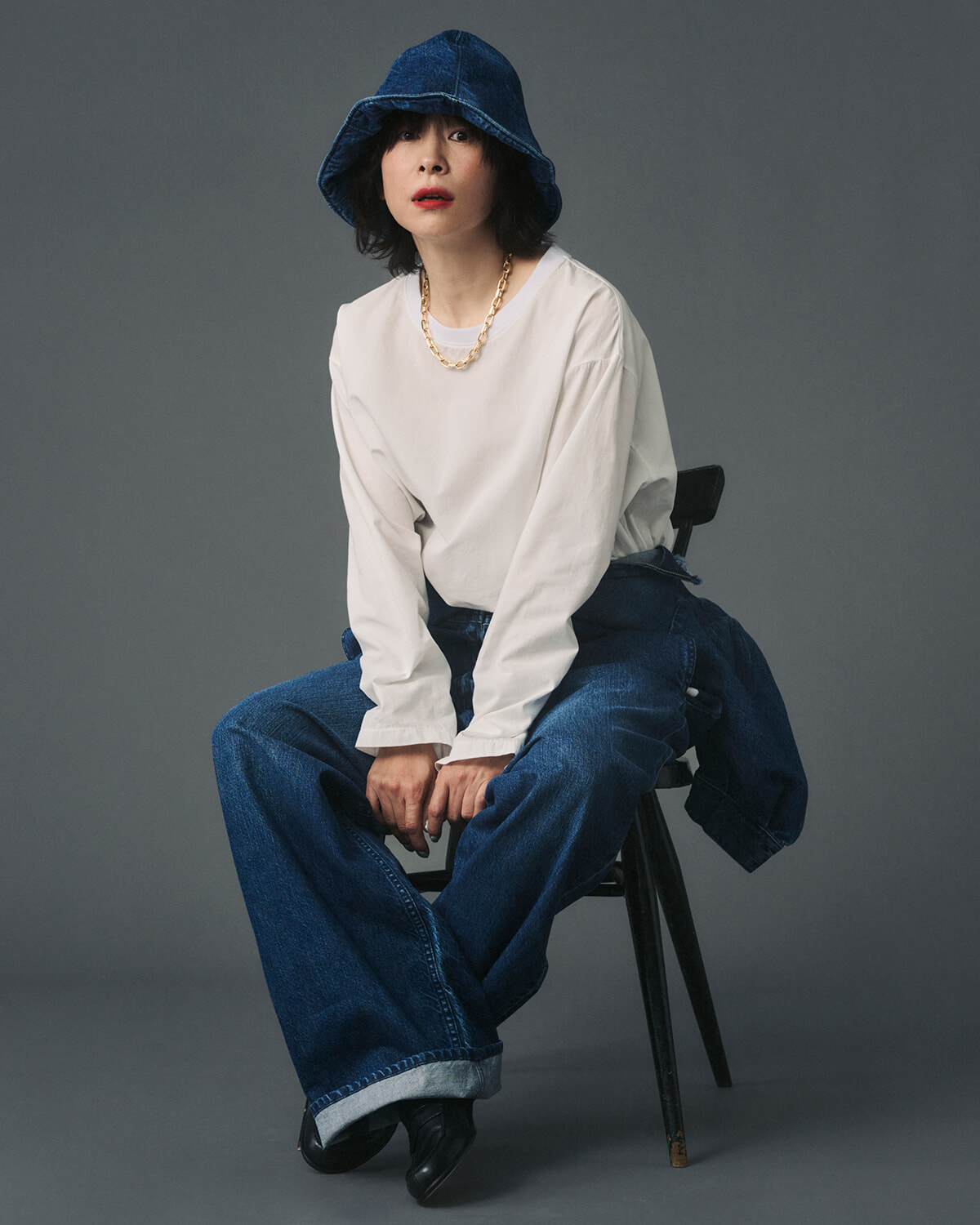 イエナ×山本マナのコラボデニムが発売。3人のモデル／俳優による