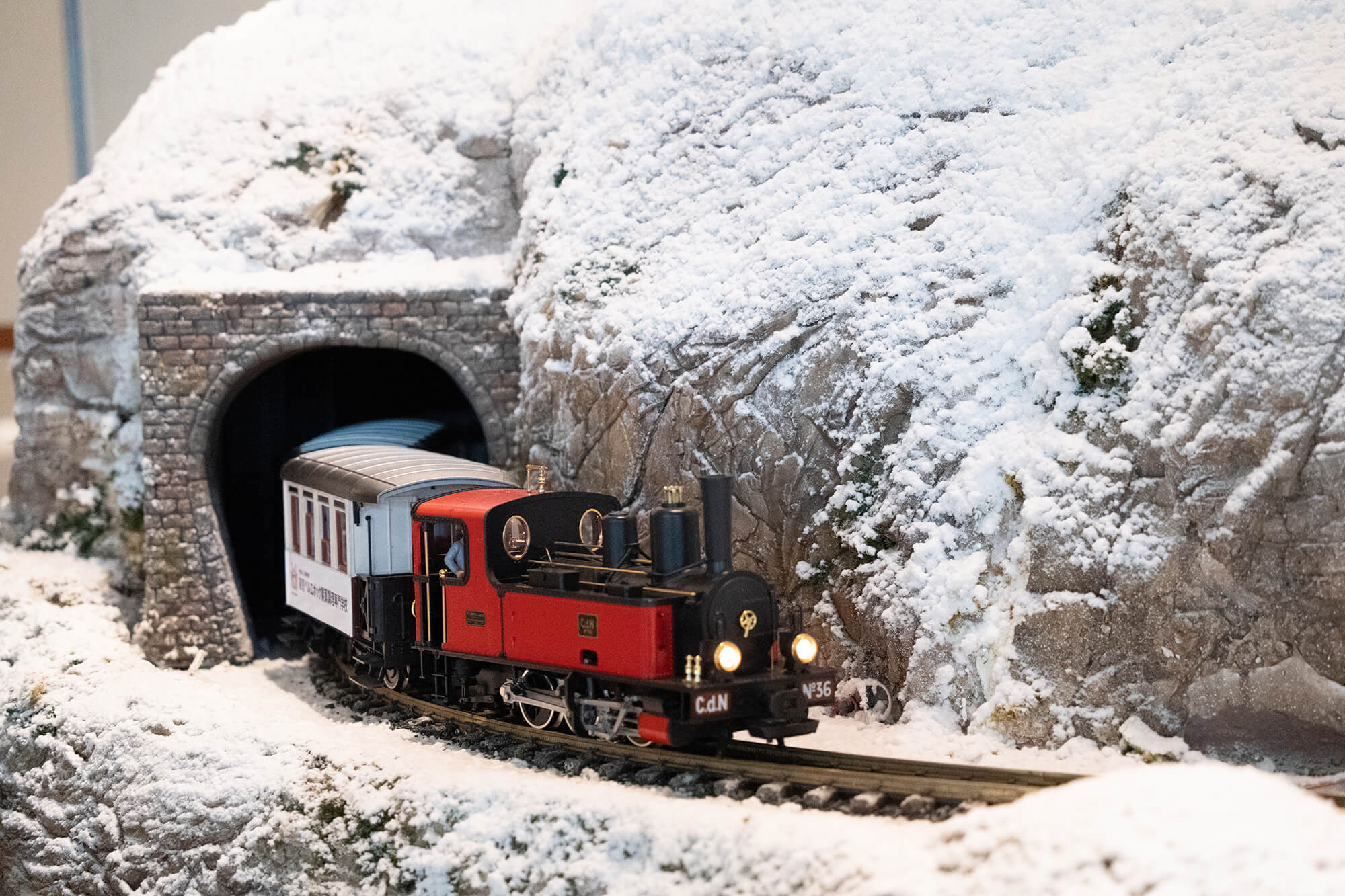 ヒルトン東京ベイ、毎年恒例「クリスマス・トレイン」登場 60㎡の大