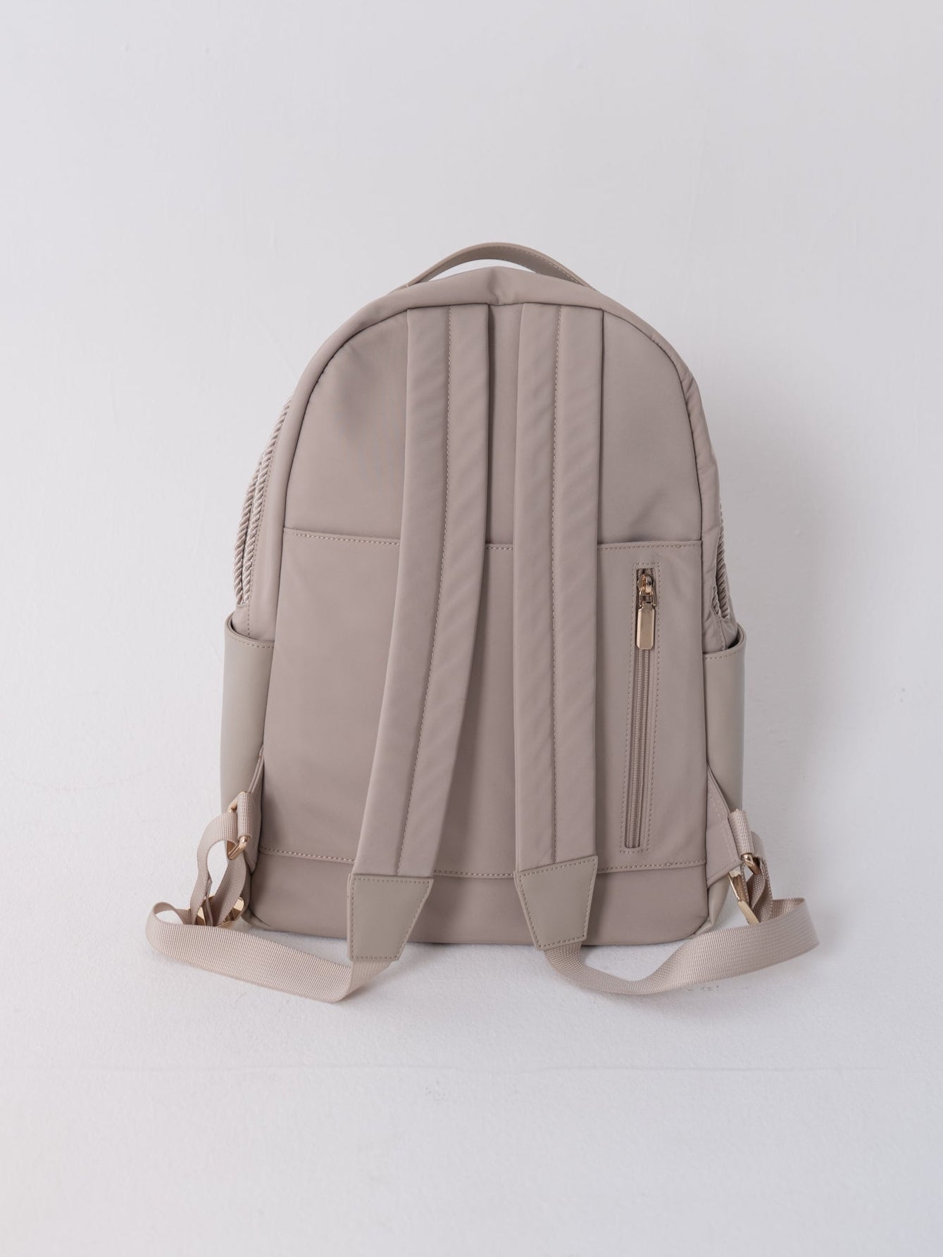 ツイストコードバックパック【リサイクルポリエステル】 – Maison Echelle