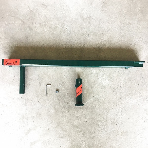 室内 鉄棒、体育体操マット、スケートボードセクション スケボーレール