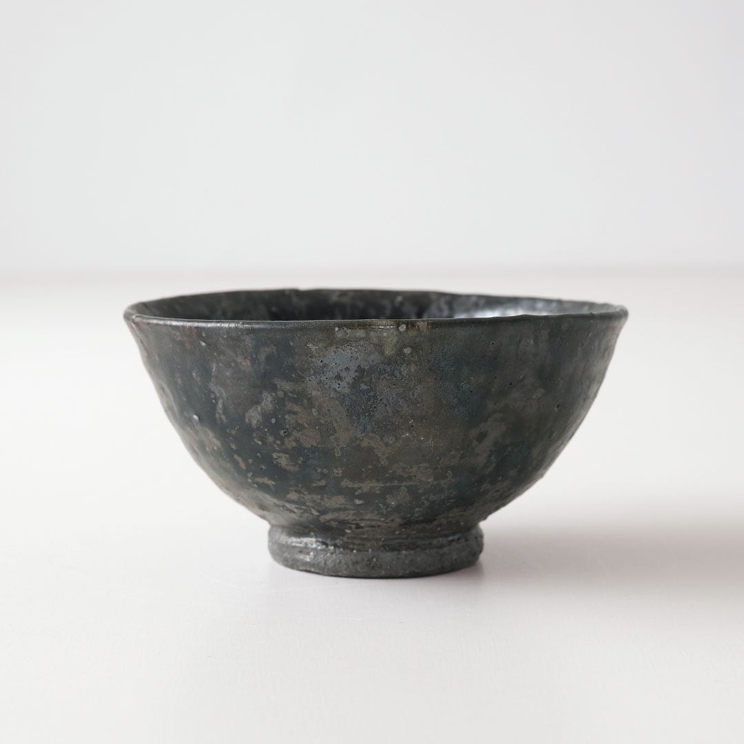 黒唐津茶碗 | 唐津焼 雅樂窯 ( うたがま ) | 糸島くらし×ここのき 公式