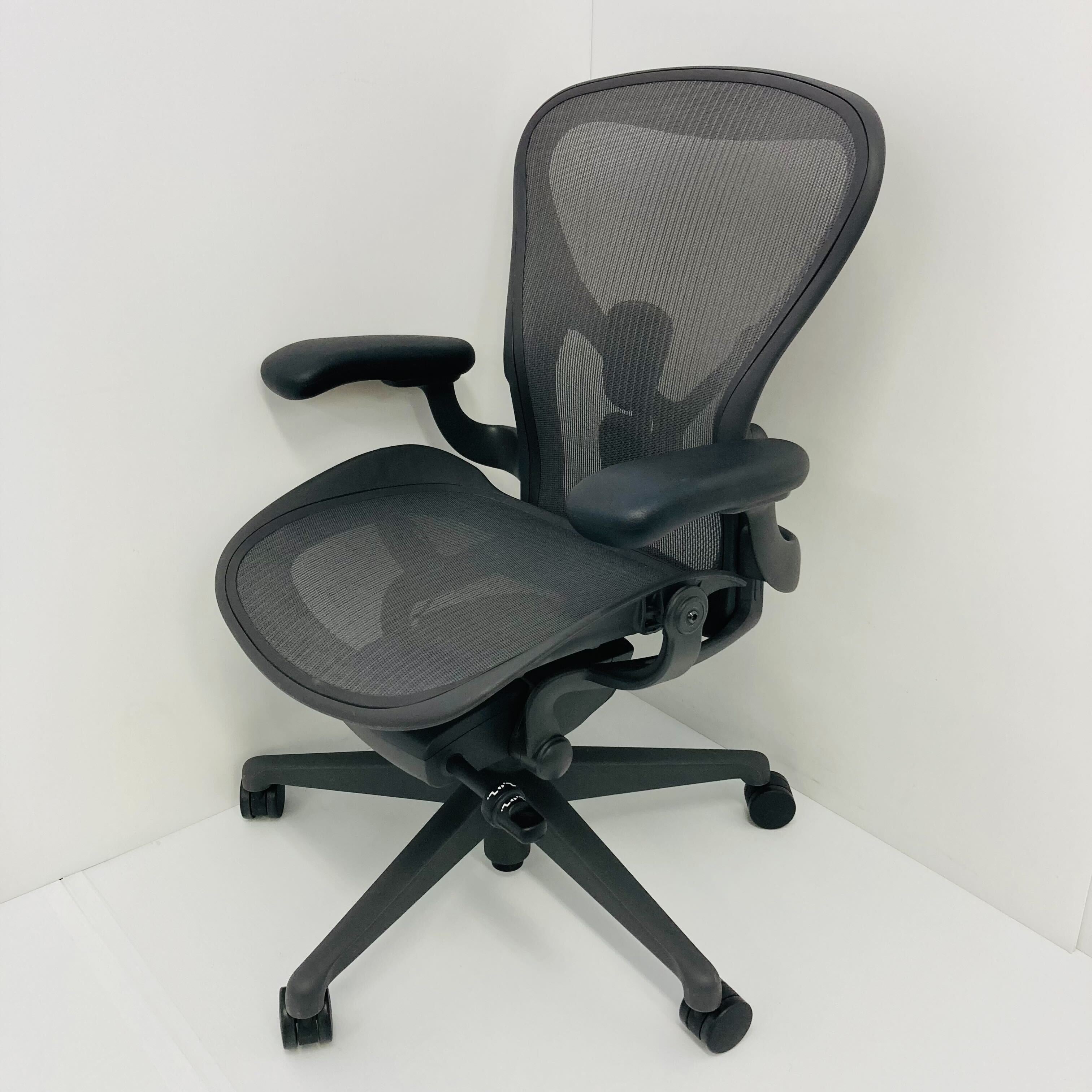 中古A】Aeron Chair(アーロンチェア) リマスタード※固定肘※ AER1B23PW