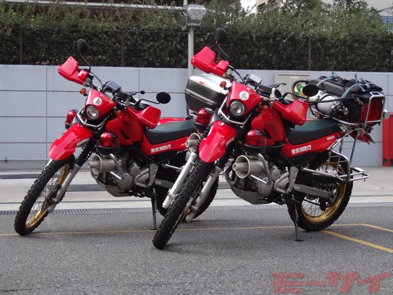 白バイそっくりな「黒バイ」「黄バイ」って何だ!? 機動力を生かして