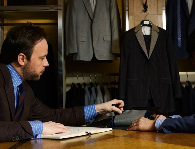 布袋寅泰、英国スーツをビスポークする | GQ JAPAN