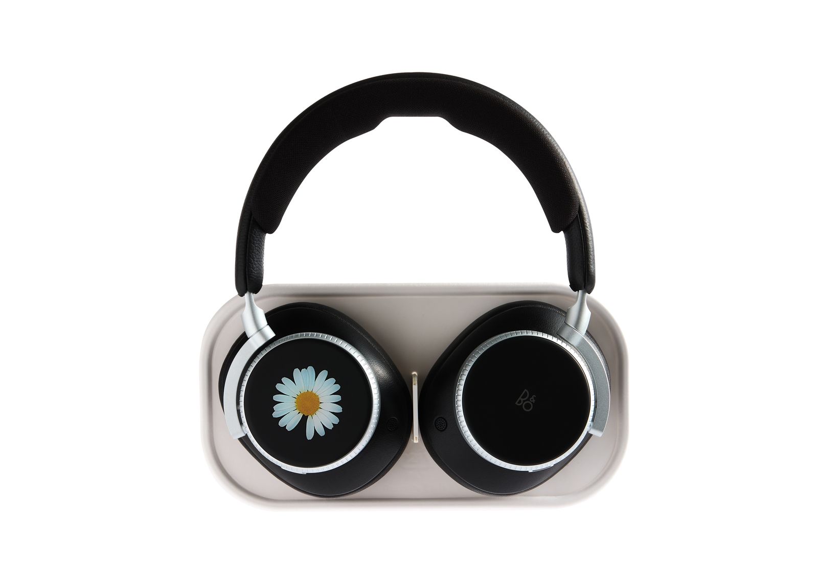 G-DRAGON × バング＆オルフセンによるコラボヘッドフォンが登場 | GQ JAPAN