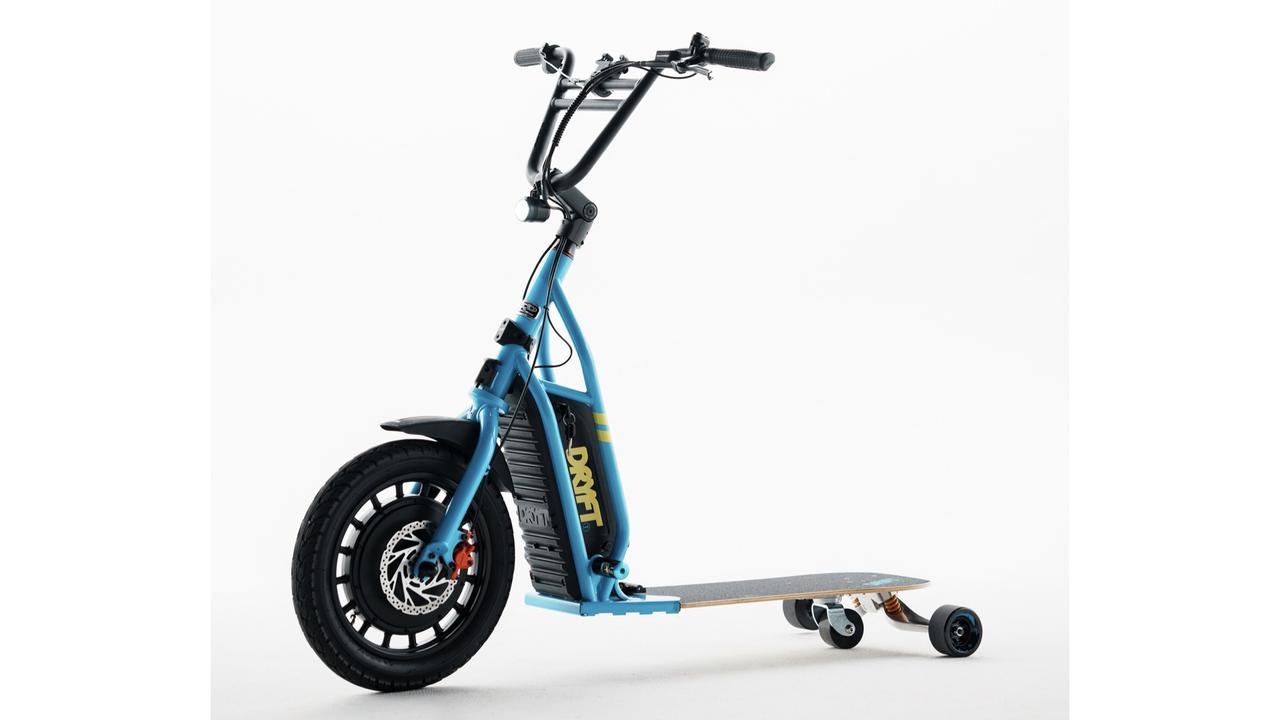 スケボーとBMXが、キメラ合体したような｢電動キックボード