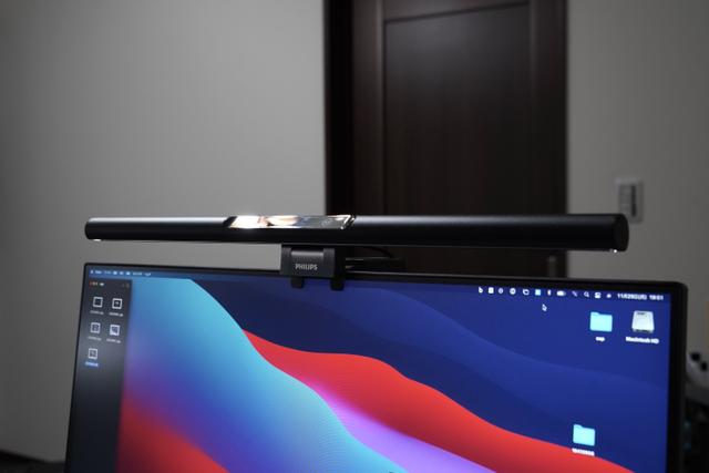 買ったもの】フィリップスのモニターライト、手元がエモく明るいし、PC