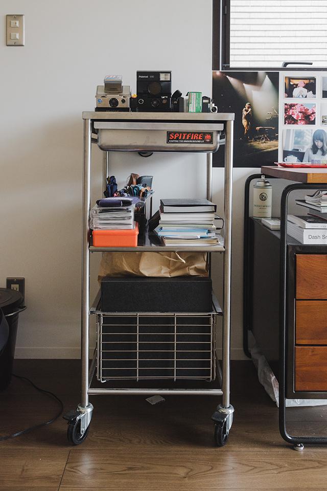 IKEAの「キッチンワゴン」を趣味用のサイドデスクに｜マイ定番スタイル