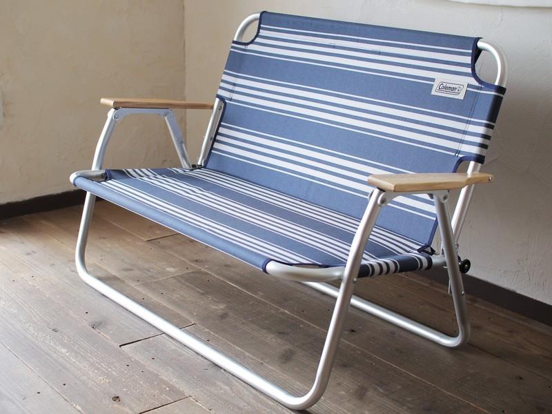 折りたたむと厚さ約10cmに！急な来客にはコールマンのベンチをサッと