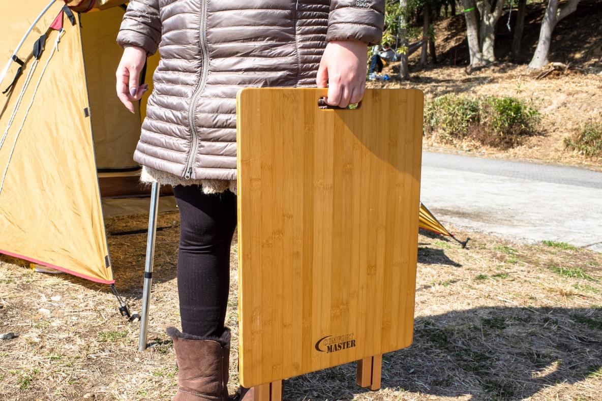 コールマンのバンブーサイドテーブルは組み立て2秒！ キャンプやお花見