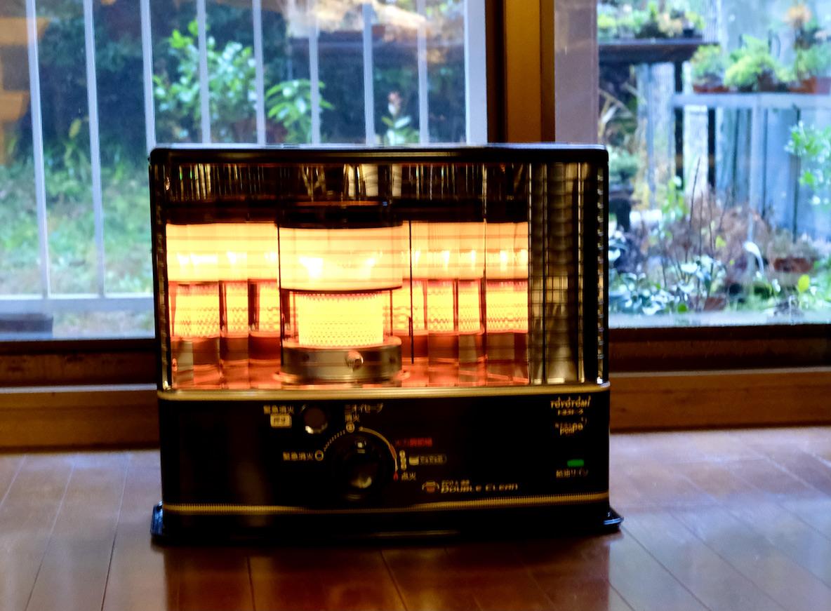 低燃費運転ができちゃうトヨトミの石油ストーブ「ダブルクリーン」は