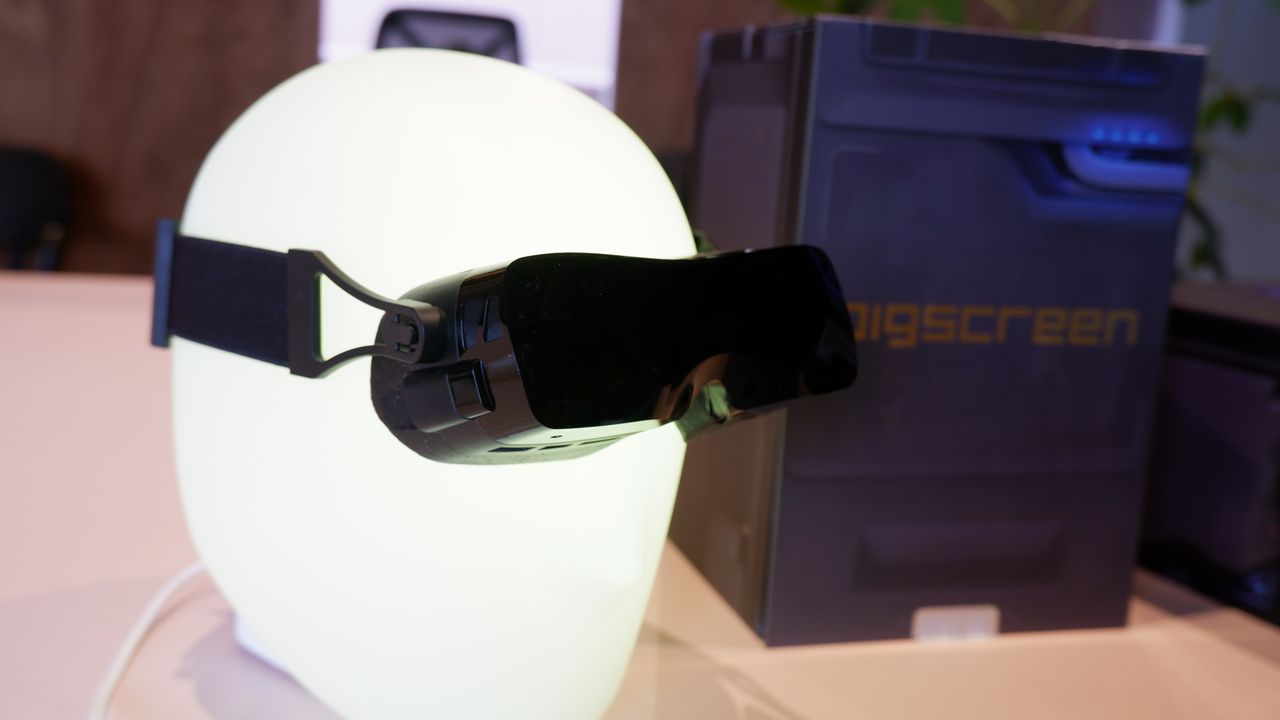 軽い、小さい、きれい。VRChat民も注目のVRヘッドセット『Bigscreen
