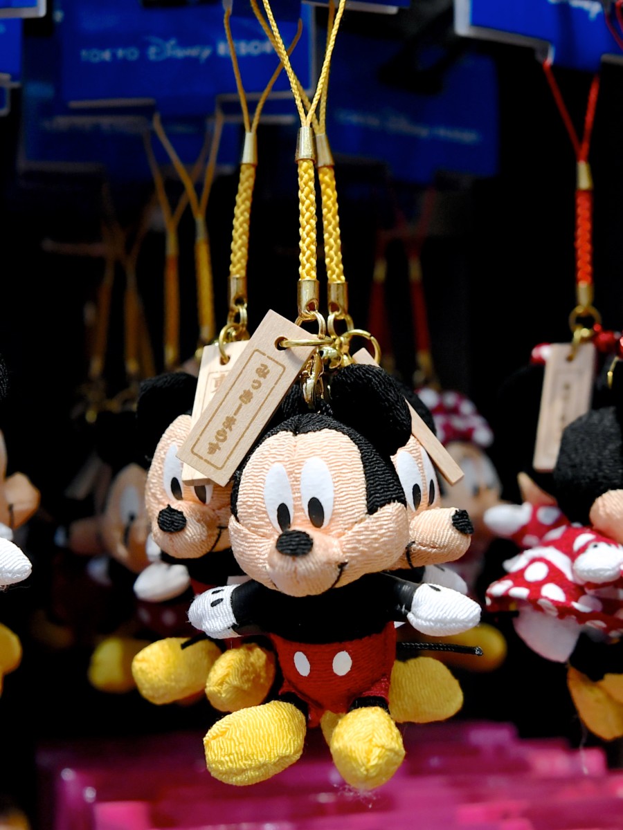 和風な千社札風チャーム付き！東京ディズニーランド「ミッキー