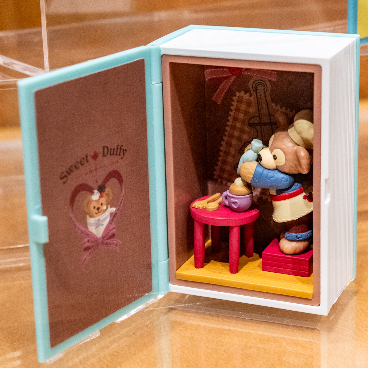 ダッフィーとの思い出が蘇る20年間のアートがつまったグッズ！ 東京