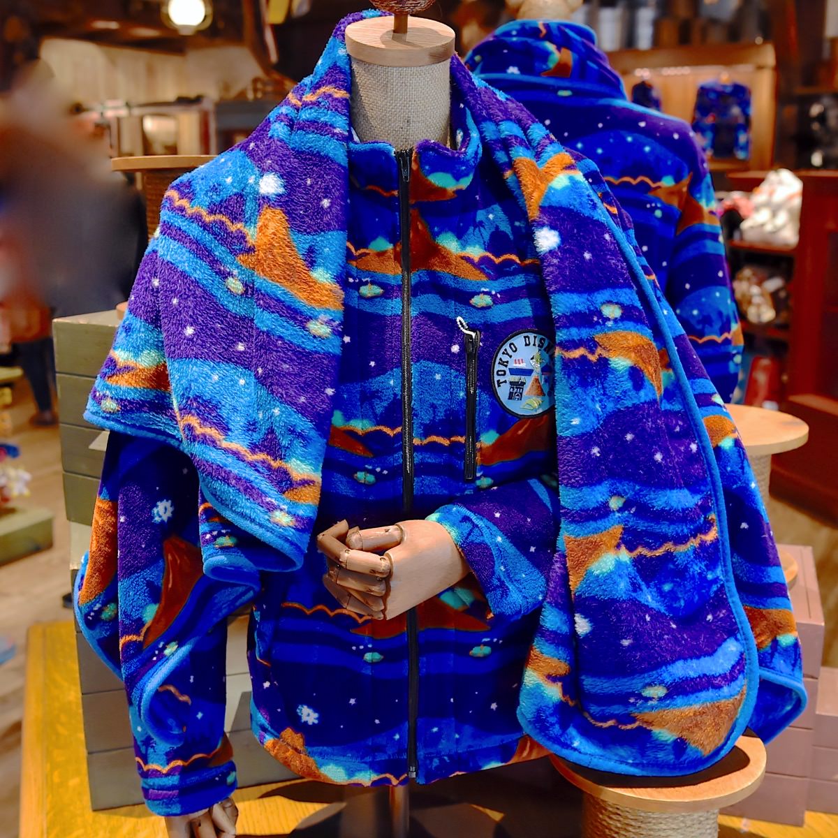 ディズニーシー限定☆mont-bell(モンベル)コラボアウタージャケット -