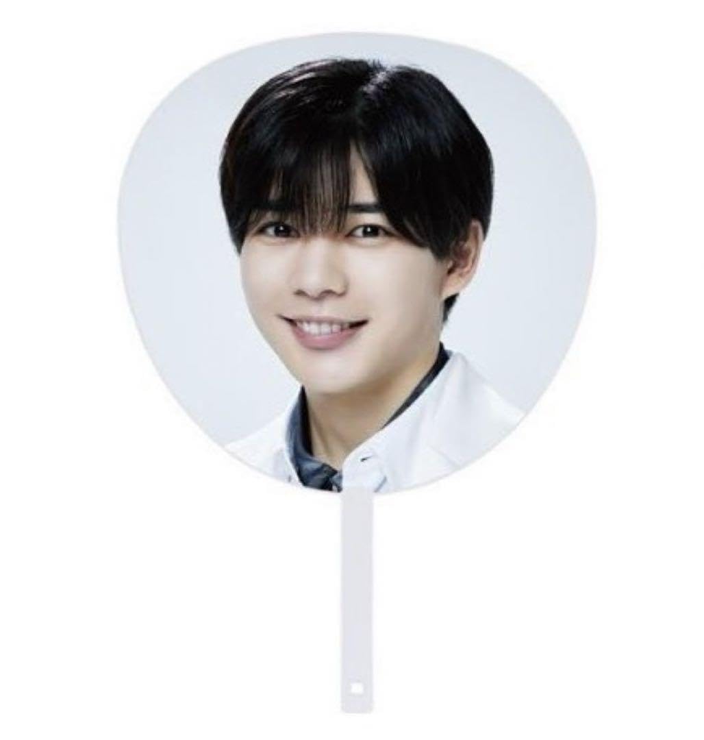 Amazon.co.jp: なにわ男子 【 ジャンボうちわ （ 長尾謙杜 ） 】+Alpha