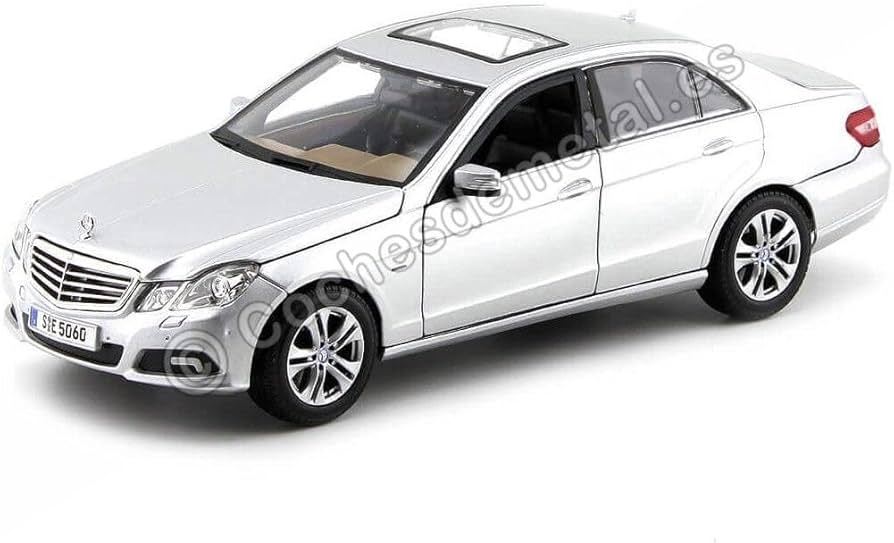 Maisto 1:18 Scale 2009 Mercedes-Benz E-Class Diecast Vehicle