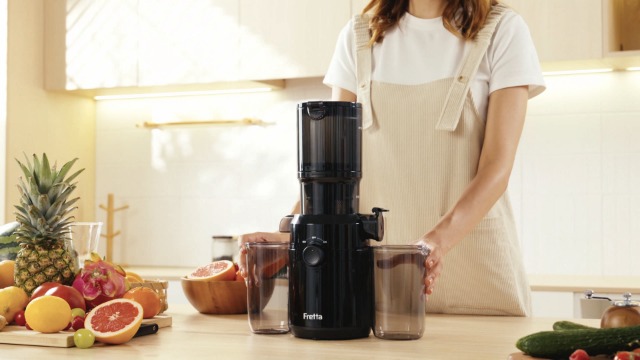 Amazon.co.jp: Fretta ジューサー 10.8cm広い投入口 1L大容量 スロー