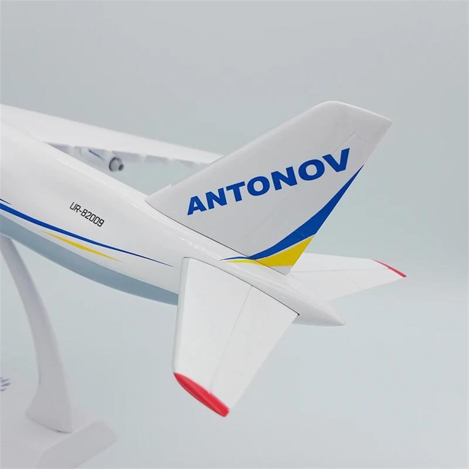 Amazon.co.jp: Decorate Airplane 1/200 ロシアアントノフ AN124 輸送