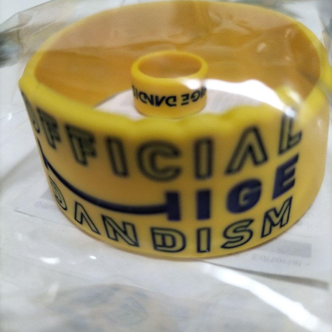 Amazon.co.jp: official髭男dism ツアーグッズ ラバーバンド 缶バッジ