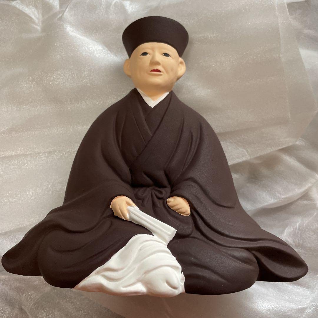 Amazon.co.jp: 千利休像 陶製淳銘利休坐像 桐箱 : おもちゃ