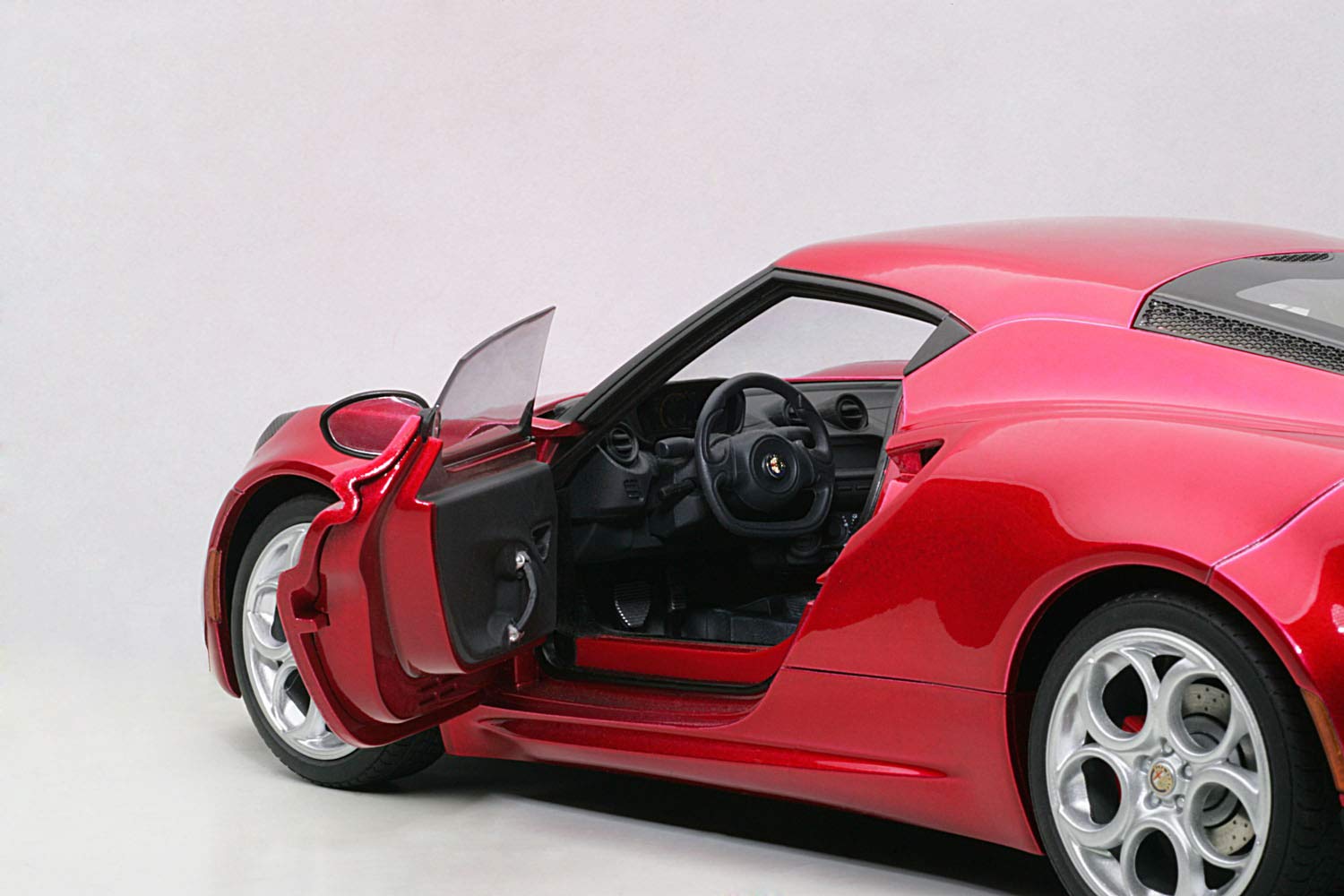 Amazon | AUTOart 1/18 アルファロメオ 4C (メタリック・レッド) 完成