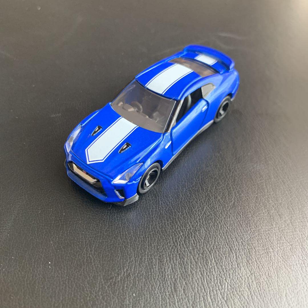 Amazon | 値引き トミカ GT-R 50周年記念 ミニカー | ミニカー・ダイ