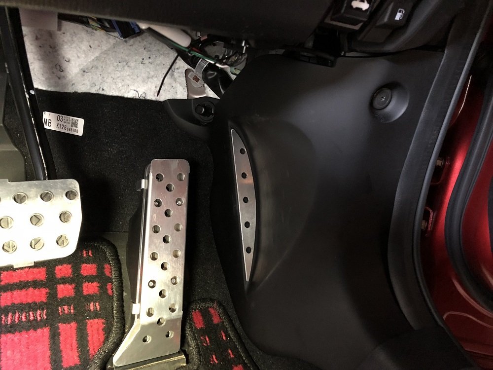 Amazon | 世界初！CX-5 KF,CX-8 KG用右足フットレスト付きトリムカバー