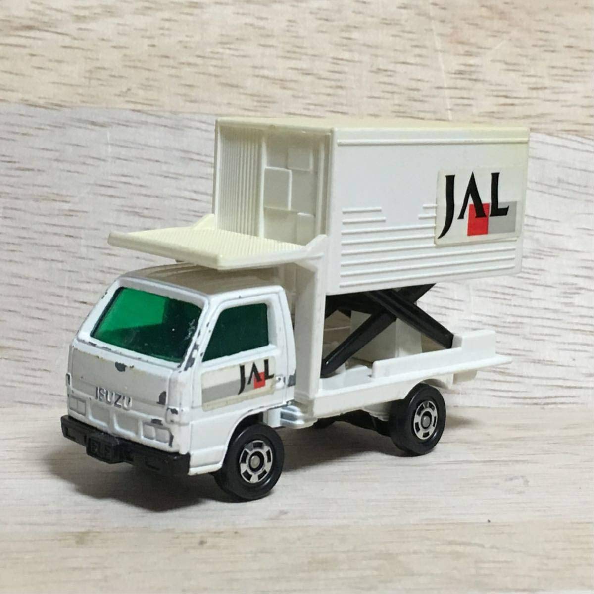 Amazon | トミカ ジャンボ エアポート セット 日本航空 JAL いすゞ