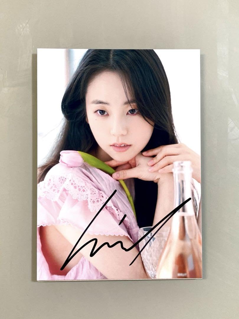 Amazon.co.jp: アン ソヒ直筆サイン入り2Lサイズ写真…ワンダーガール