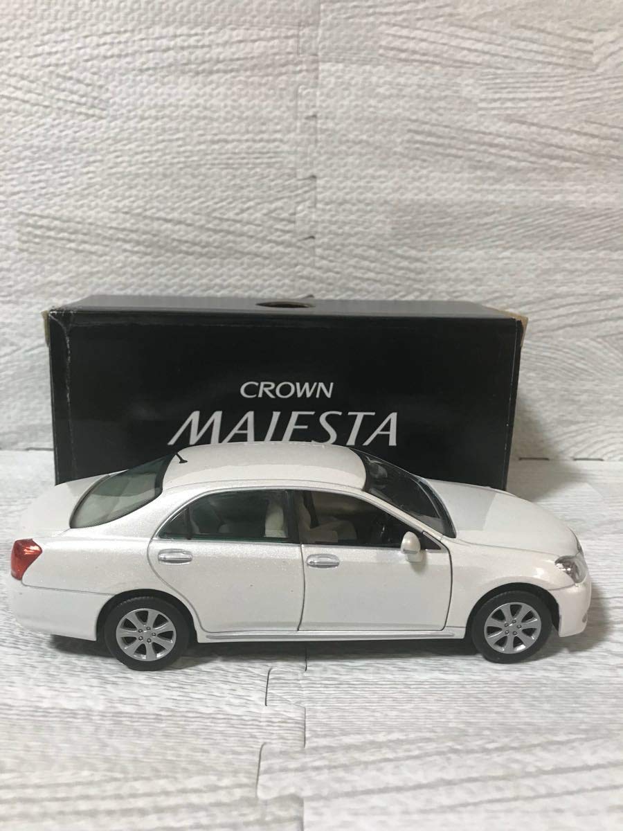 Amazon | 1/30 トヨタ 旧型クラウンマジェスタ カラーサンプル 非売品