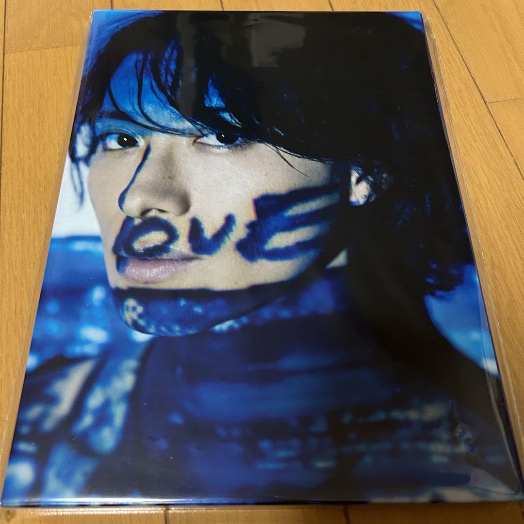 Amazon.co.jp: 戸塚祥太 Solo Tour 2024 guerrilla love 写真集 : おもちゃ