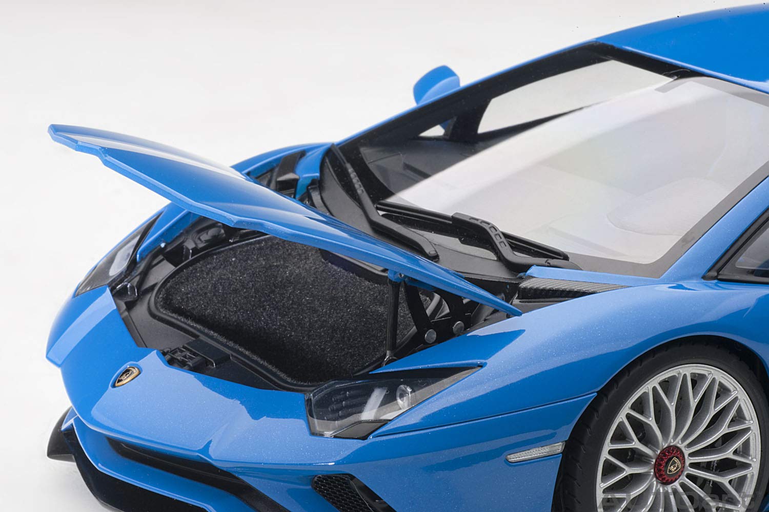 Amazon.co.jp: AUTOart 1/18 Scale Lamborghini Aventador S, Pearl