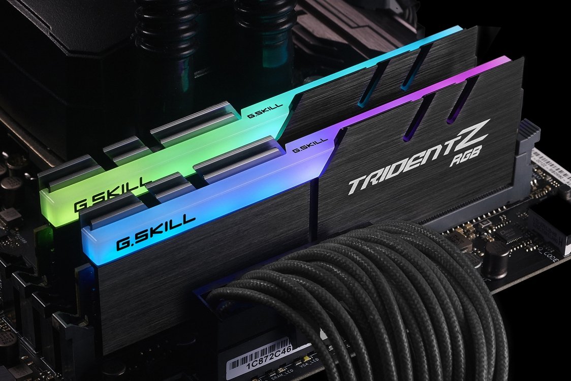 G.SKILL Trident Z RGB für AMD, DDR4-3200, CL16-16 GB Dual-Kit