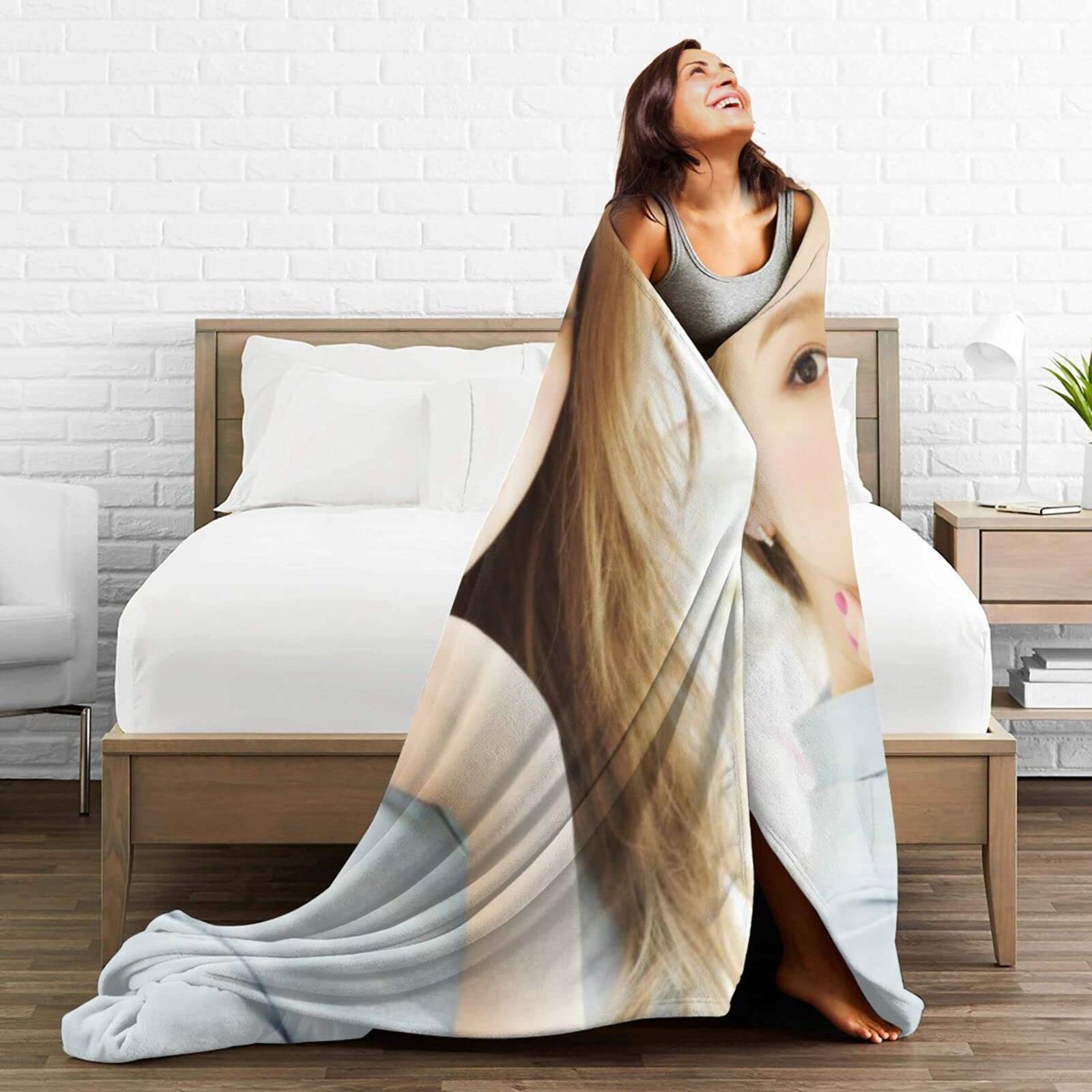 Amazon｜西野カナ ブランケット 毛布 ひざ掛け 掛け布団 シングル