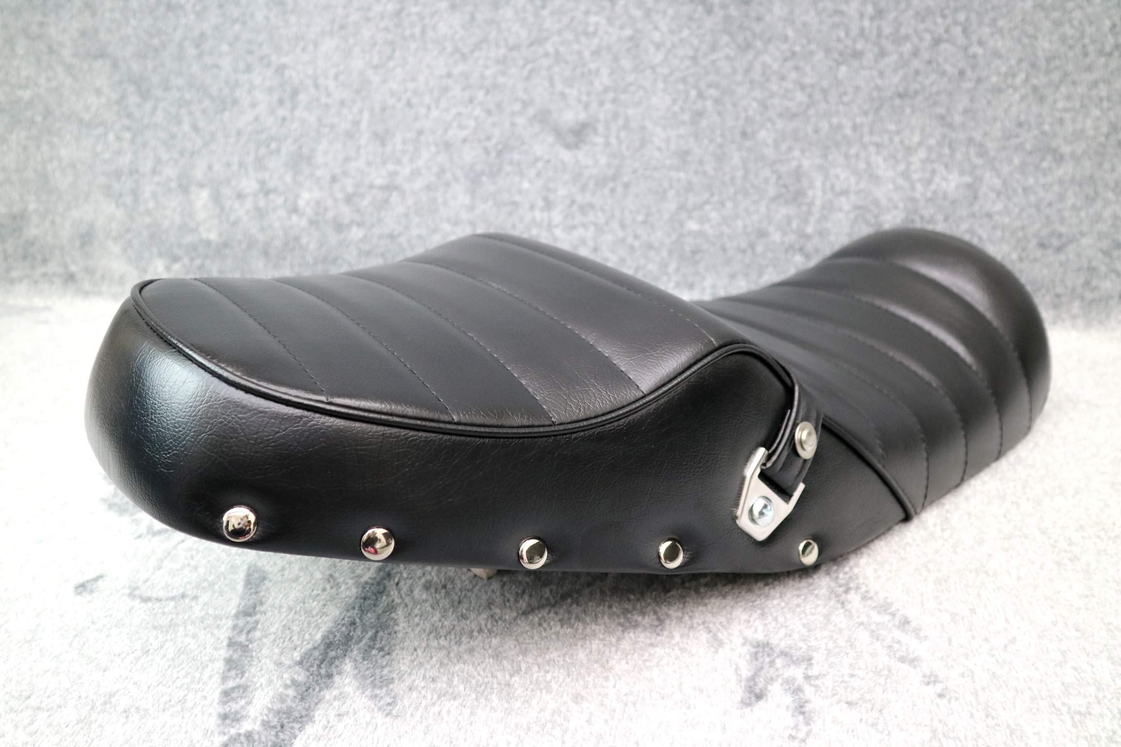 Amazon | 新CB400F NC36 シート 変形 黒皮 鋲打ち / NC36