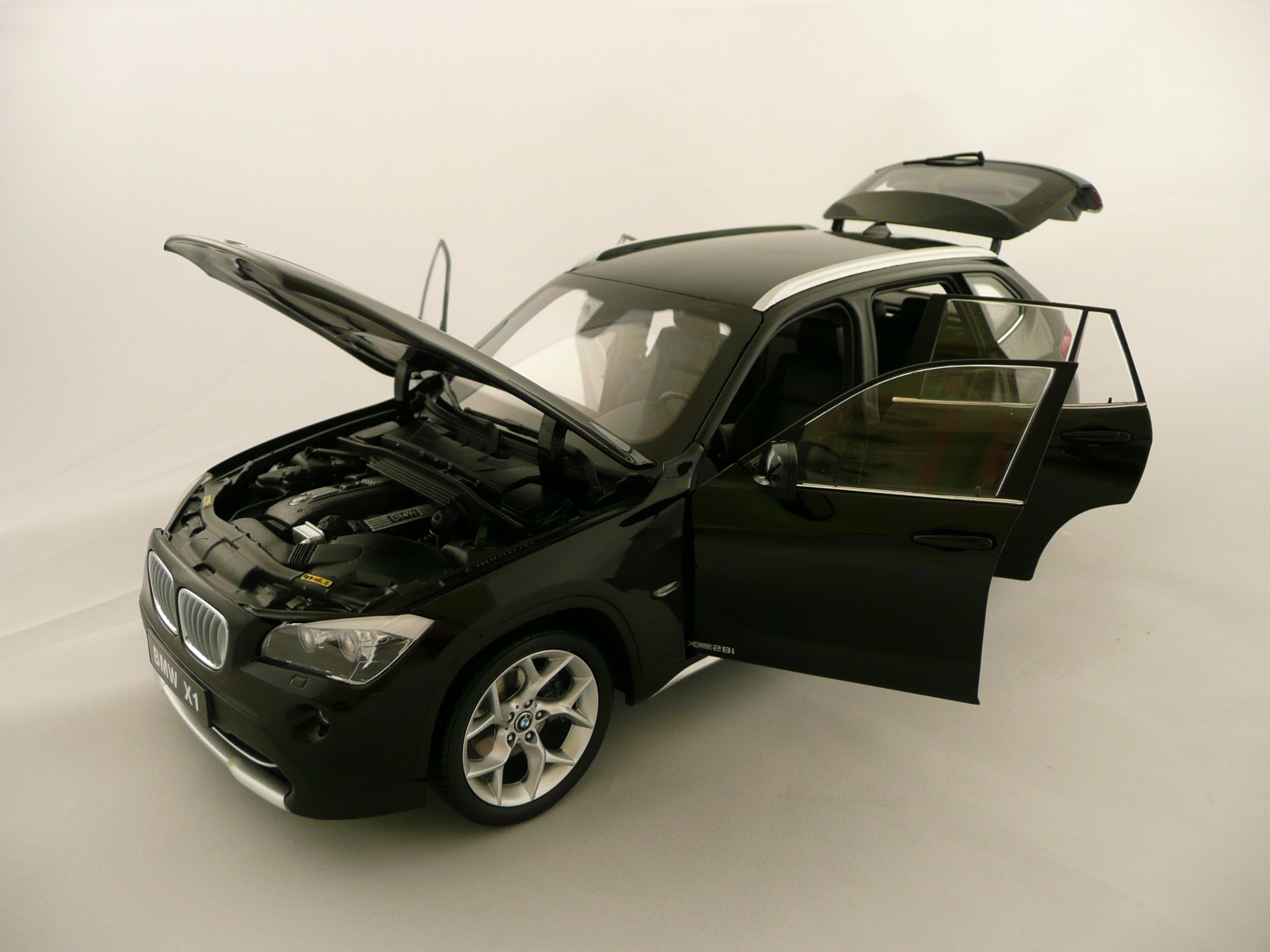 Amazon | 京商 1/18 BMW X1 xDrive 28i ジェットブラック K08791BK