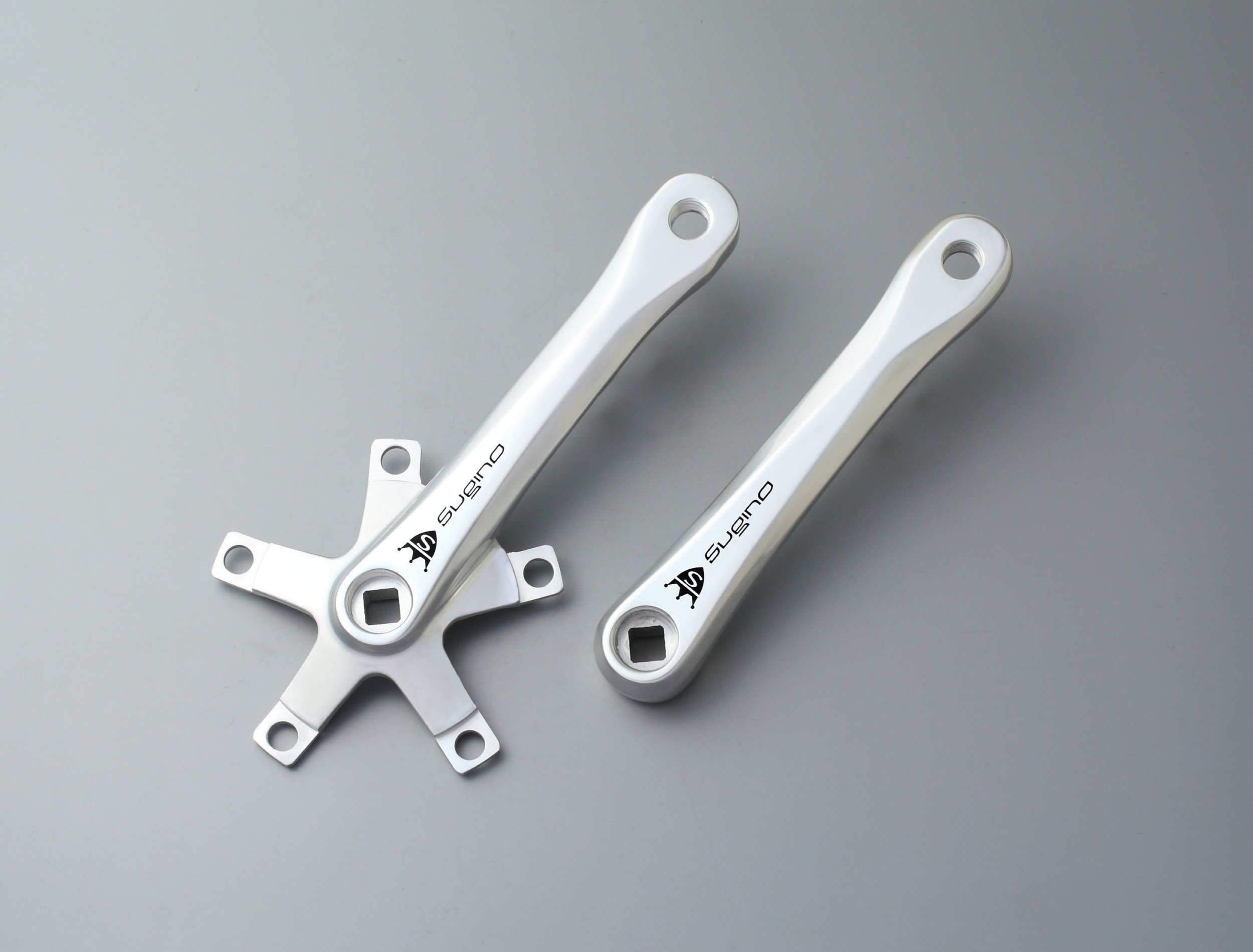 Amazon | Sugino(スギノ) Mighty Tour クランクセット AA/色/SIL/仕様