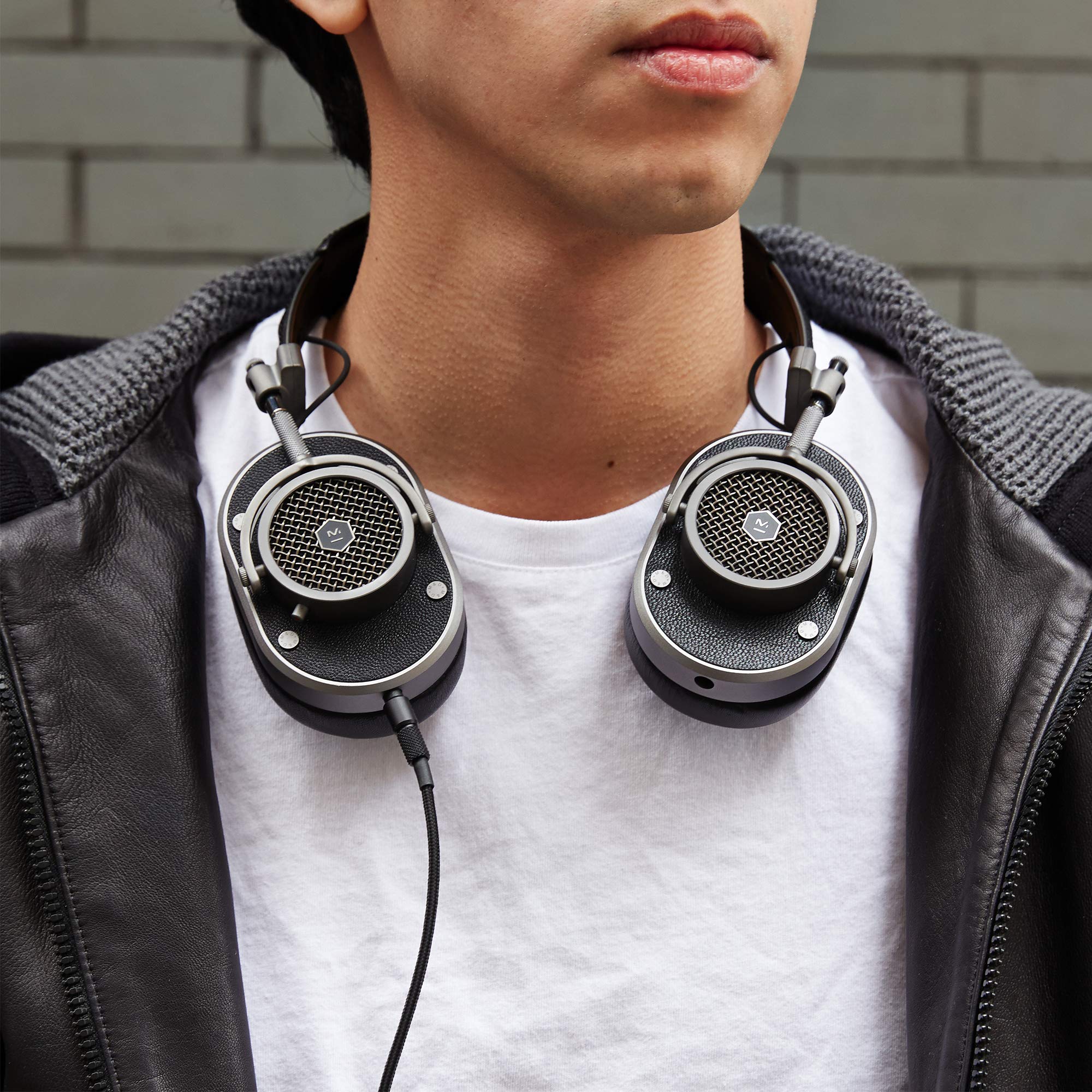 Amazon.co.jp: マスター & ダイナミック MH40 耳覆い型ヘッドホン - 暗