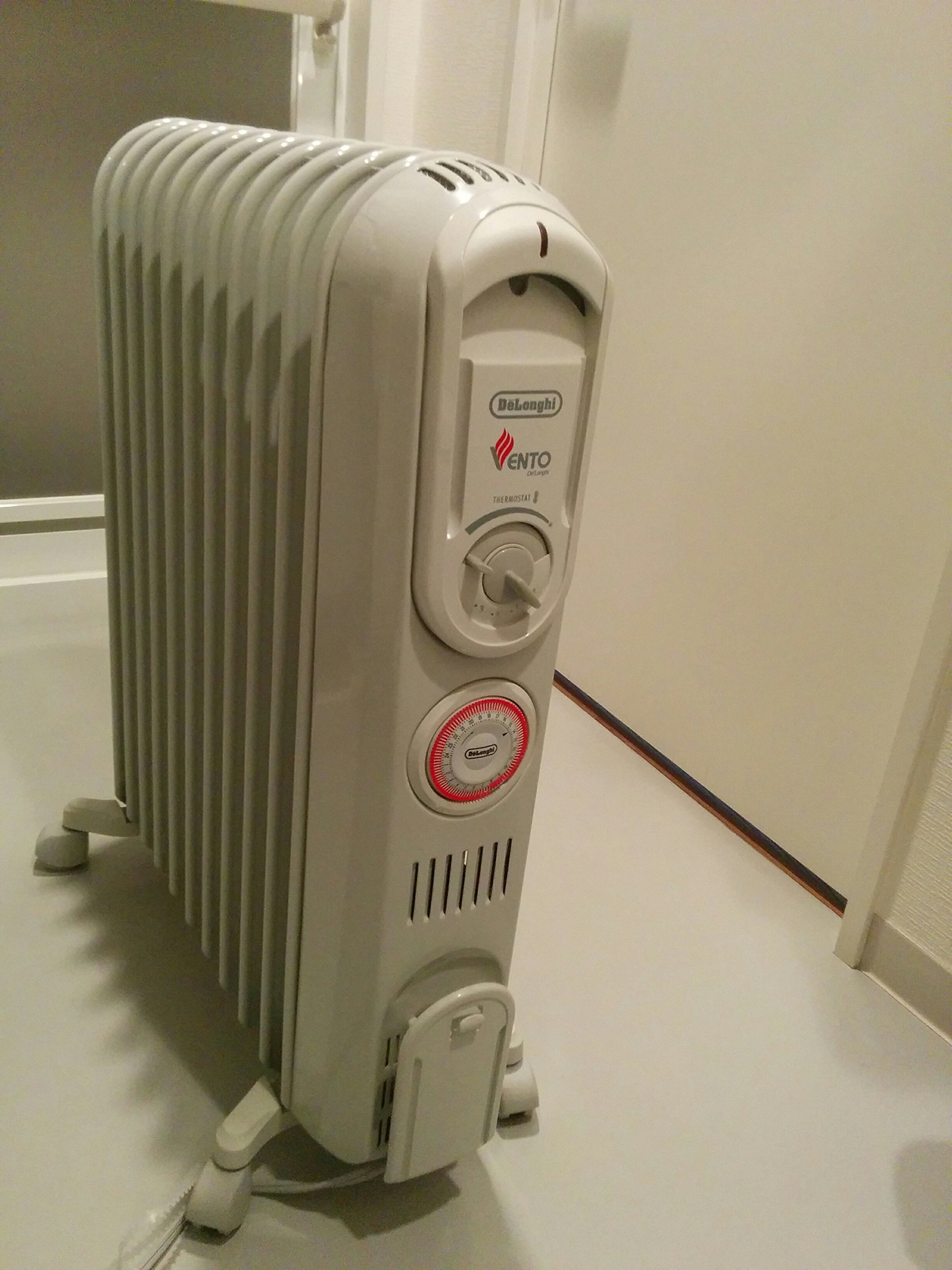 Amazon | DeLonghi オイルラジエターヒーター F字型フィン11枚 【4～10