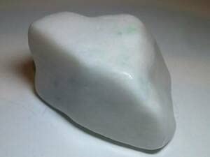 Amazon.co.jp: 白翡翠 144g 翡翠 原石 ヒスイ 鉱物 鑑賞石 糸魚川 水石