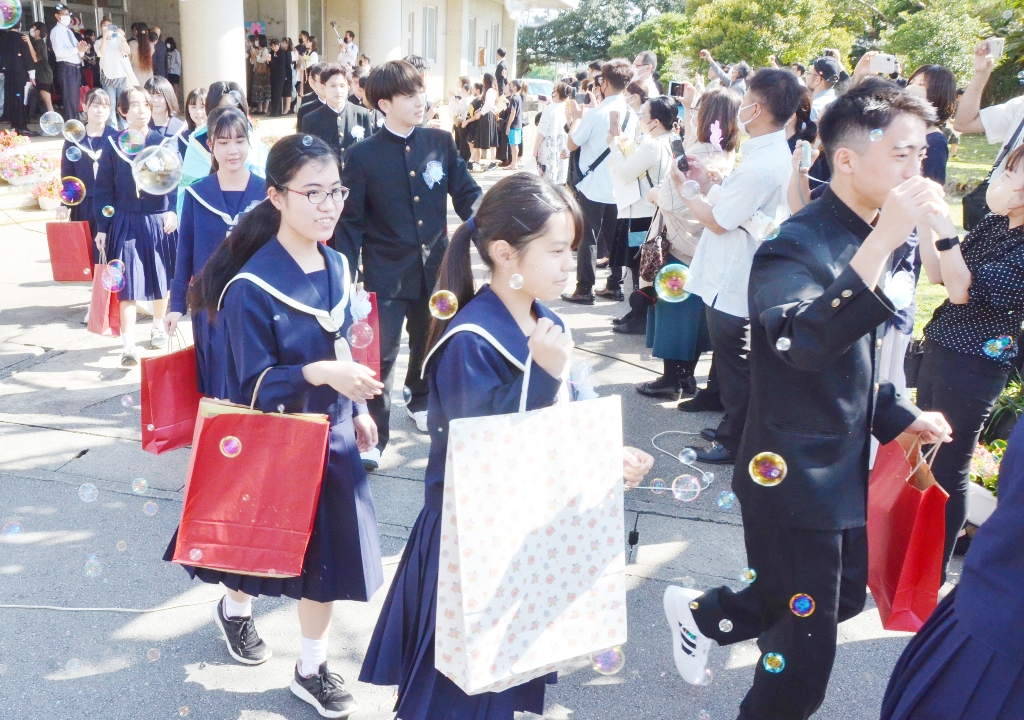新たな門出活躍祈念 8中学校一斉に卒業式 – 宮古新報
