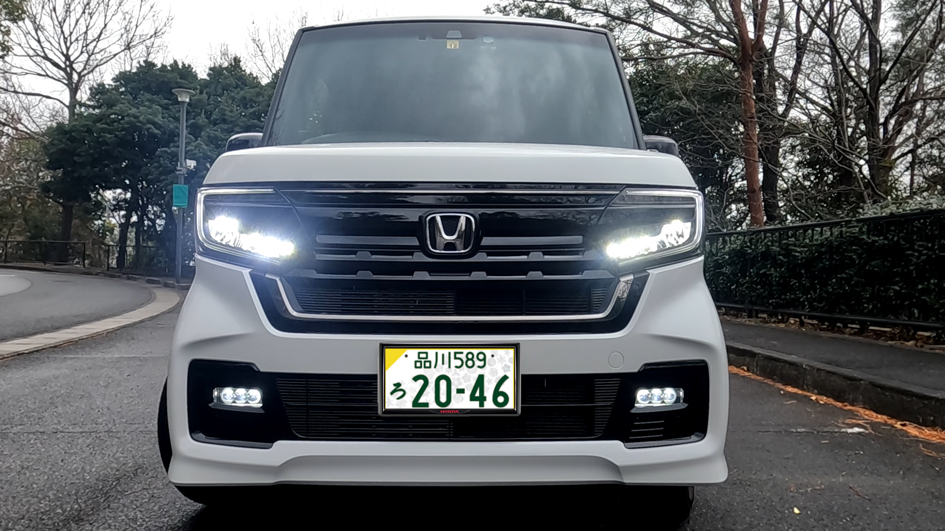 HONDA N-BOX 特別仕様車 全国図柄ナンバー用にナンバーフレームは