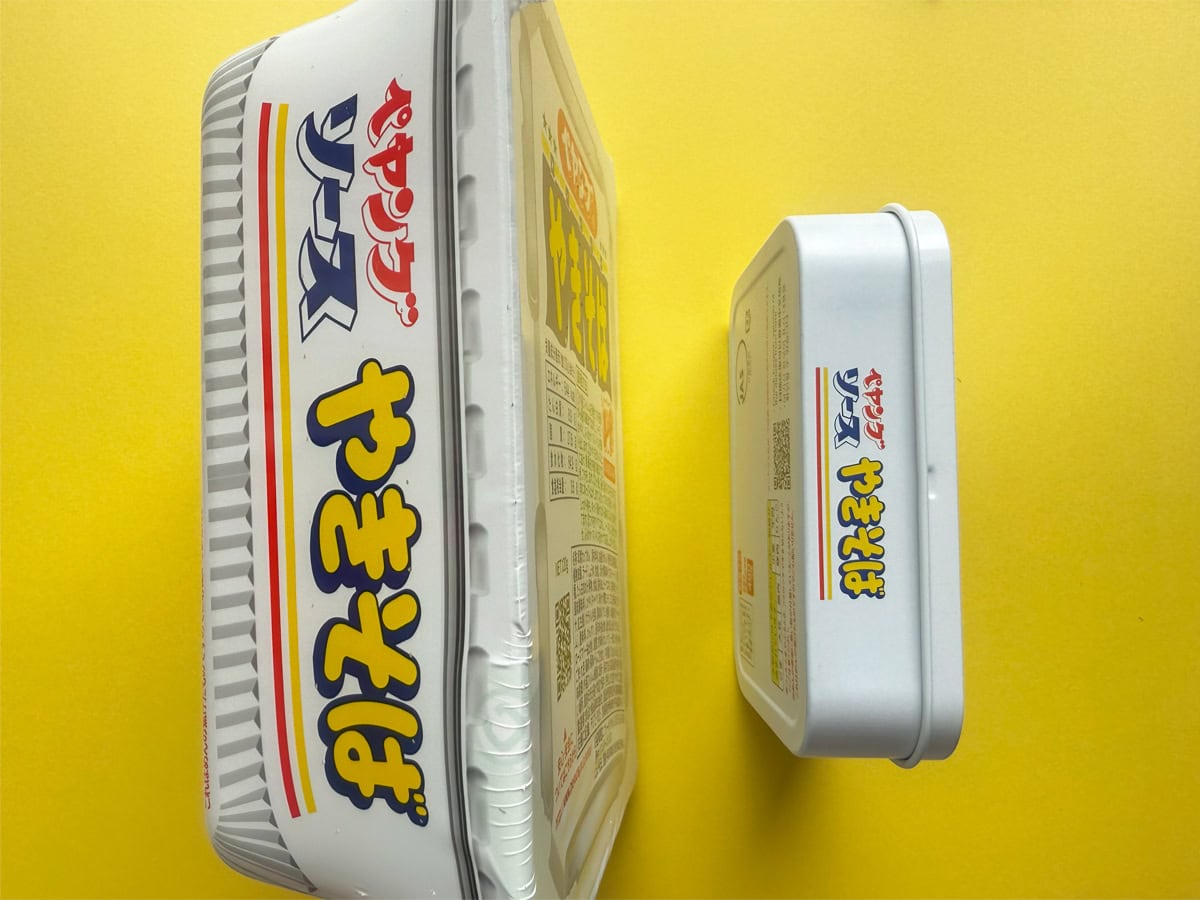 ペヤングの文具付録が大バズリ中！」そっくりすぎる…本物のカップ