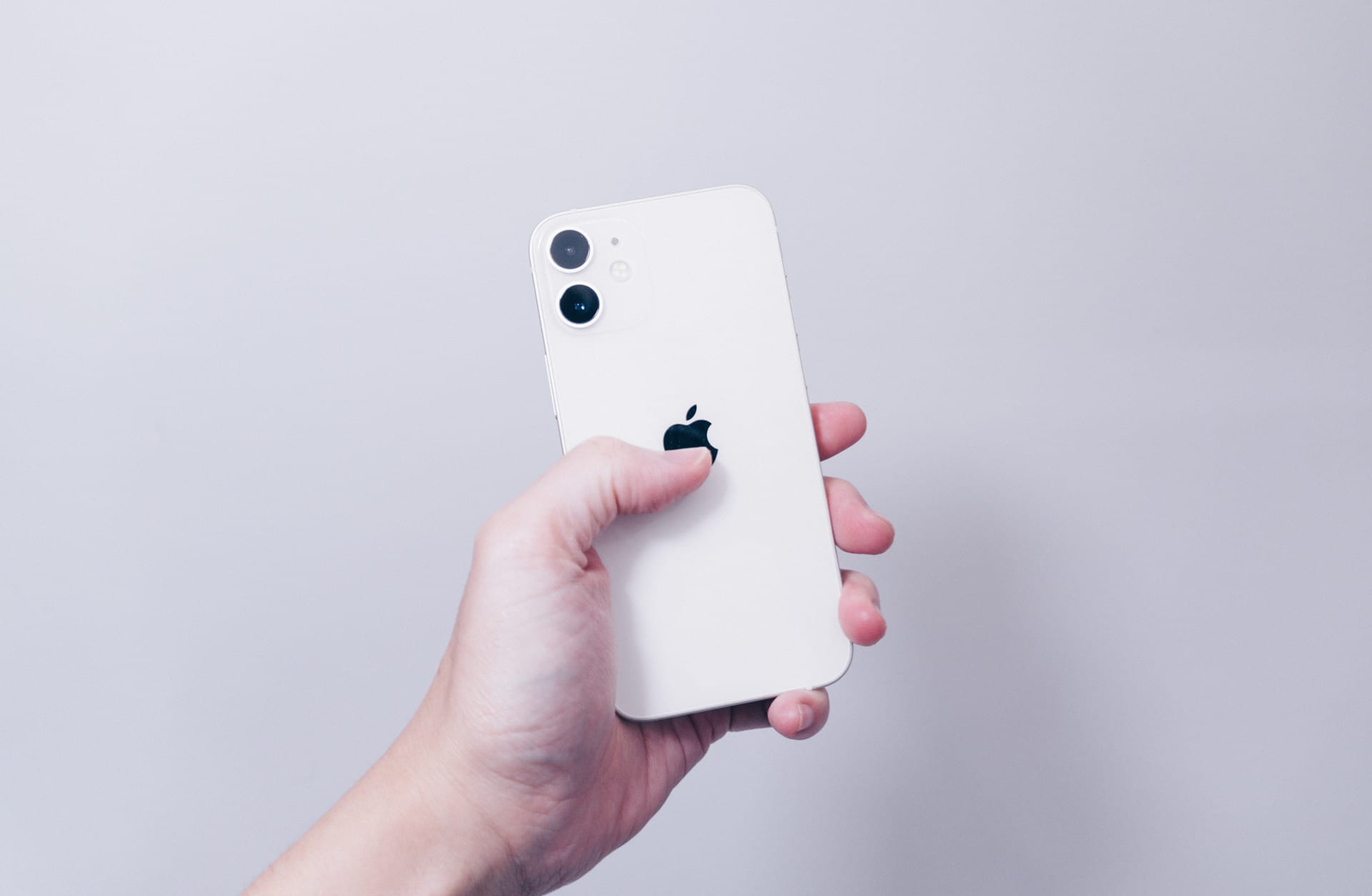 iPhone 12 mini レビュー／手の中に収まるサイズ感が良い | モノペディア