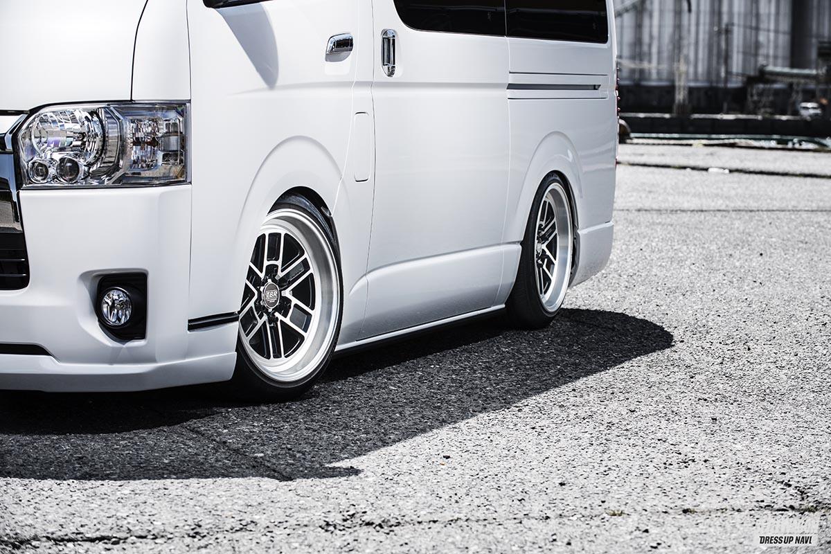 往年のスタイルを最新のギミックで魅せたTB-01！ これぞ車高短